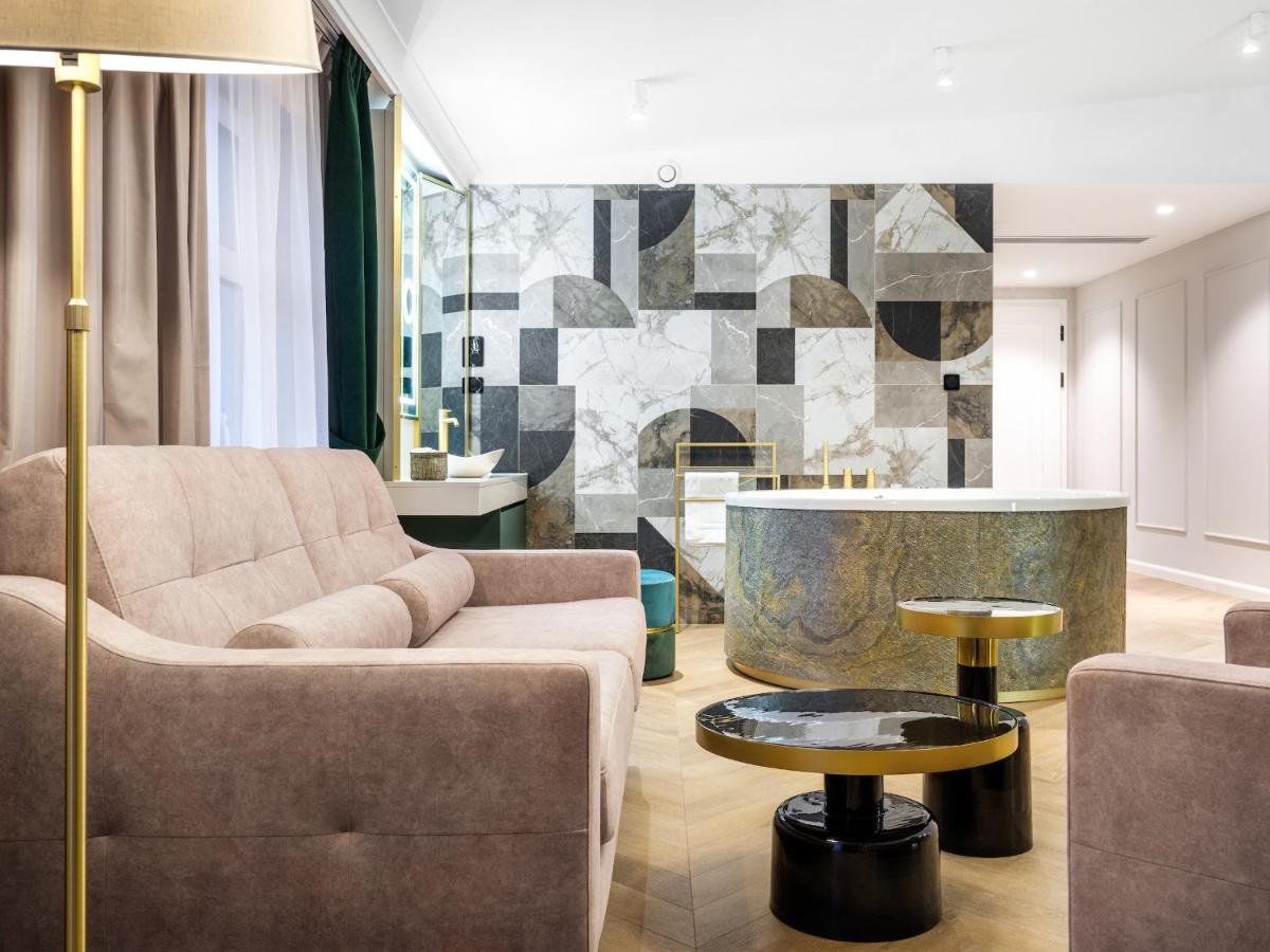 Golden Queen Deluxe Jacuzzi Apartments - Old Town 克拉科夫 外观 照片