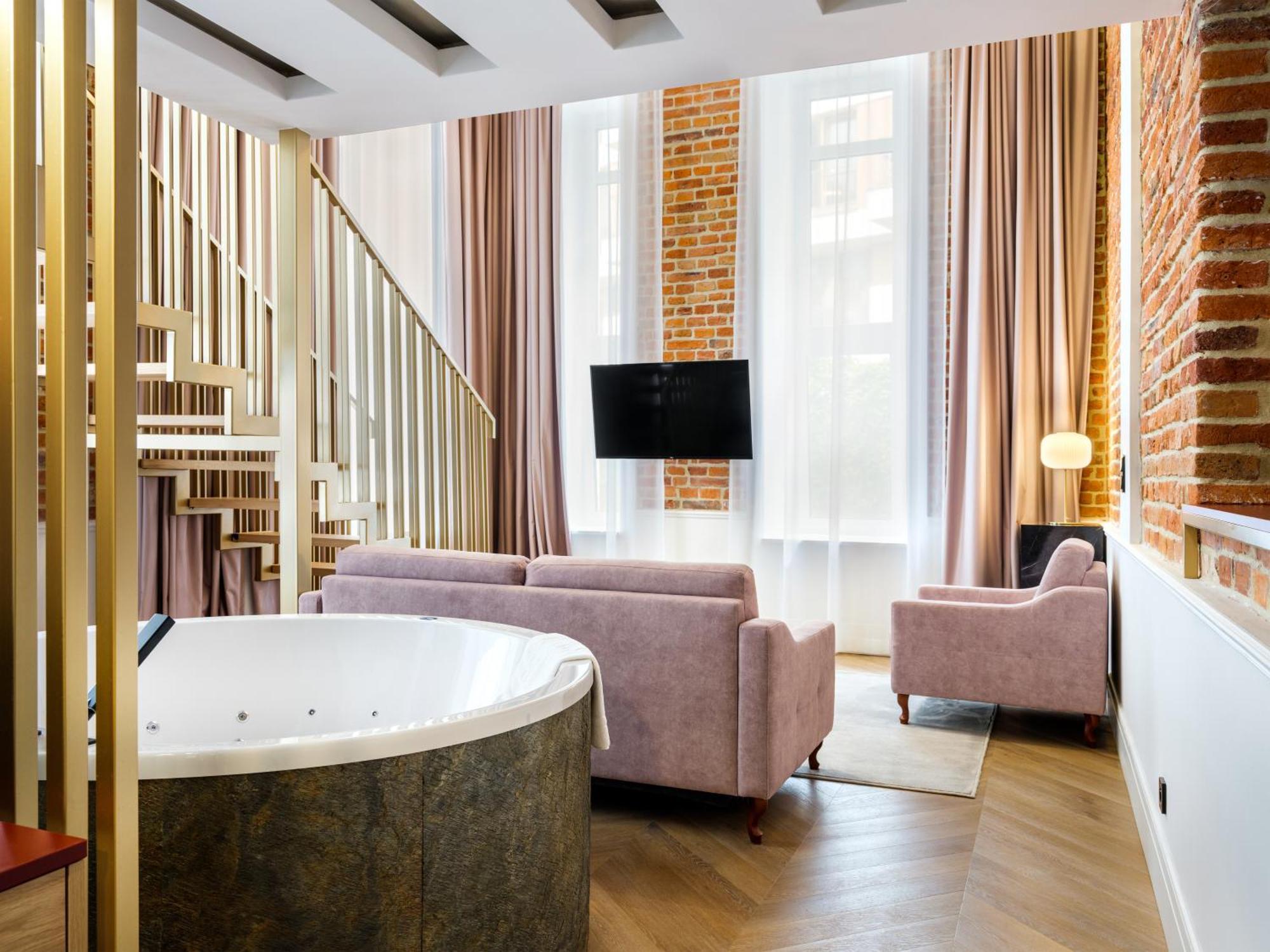 Golden Queen Deluxe Jacuzzi Apartments - Old Town 克拉科夫 外观 照片